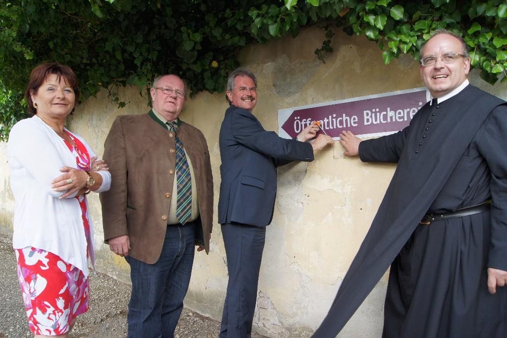 Eröffnung der ÖB im Pfarrhof Nappersdorf am 15.6.2014